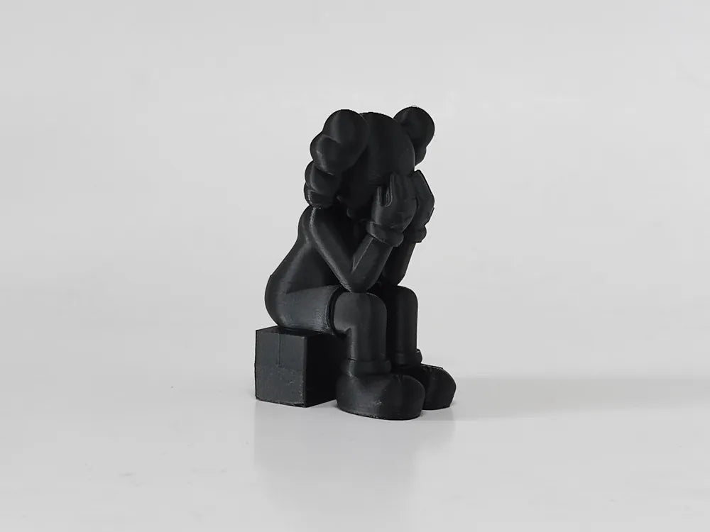 Figura KAWS Sentado / De pie