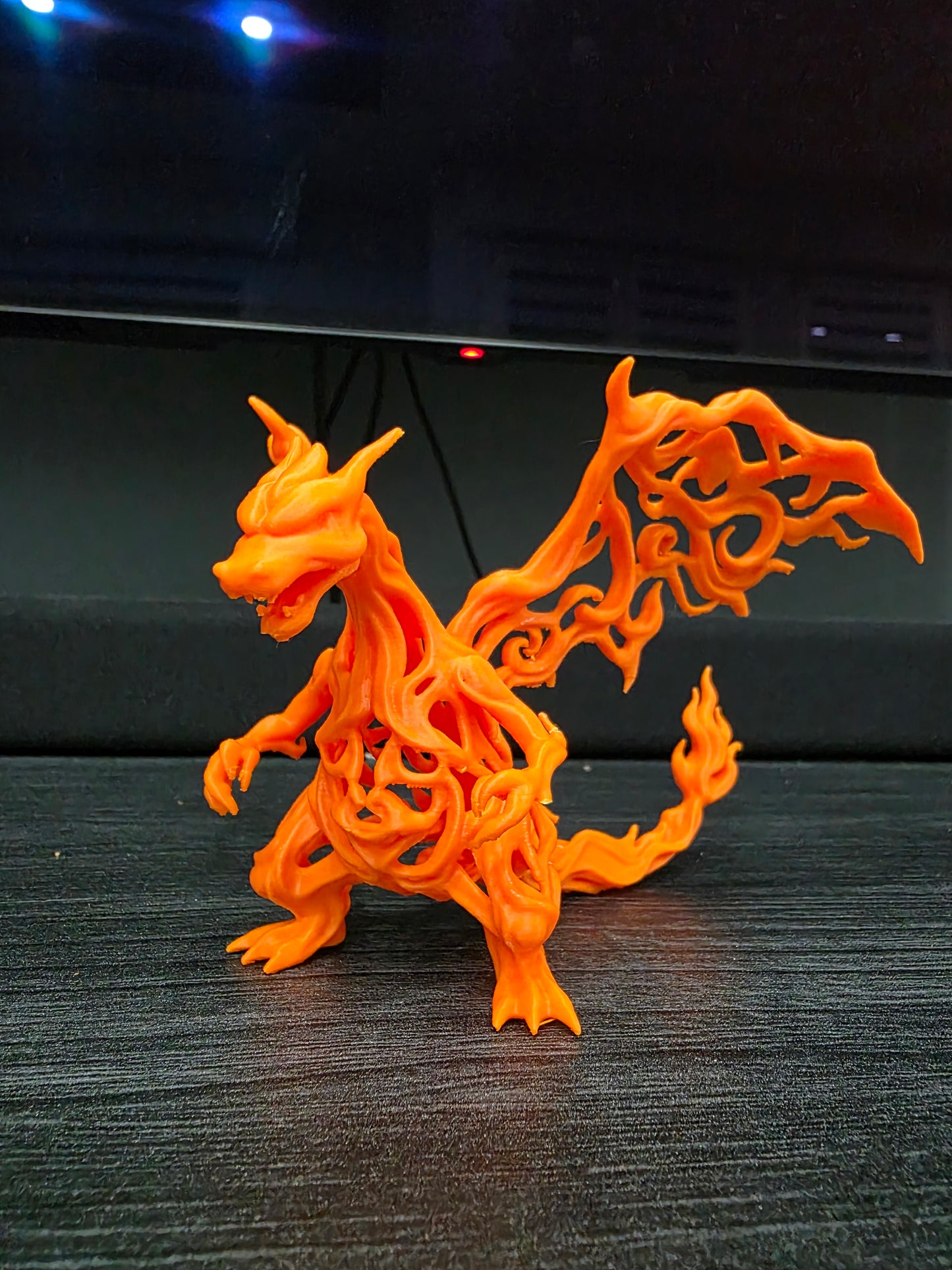 Charizard Elemental: Edición de Arte Voronoi