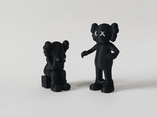 Figura KAWS Sentado / De pie