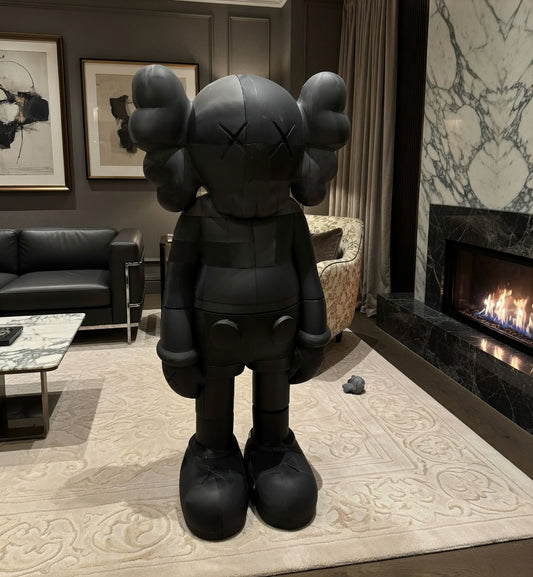 Figura Kaws 1.20m a tamaño real
